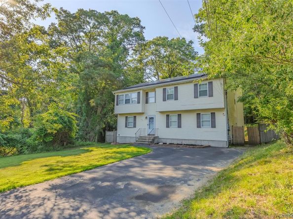 11 Seymour Lane, Medford NY 11763