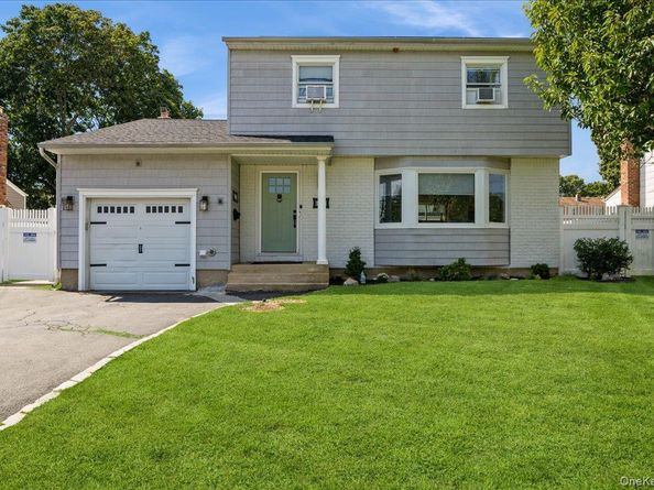 14 Osceola Avenue, Deer Park NY 11729