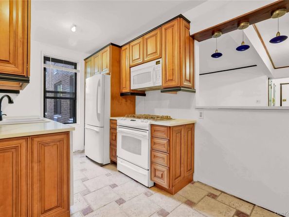 224-24 Union Turnpike 2B, Bayside NY 11427