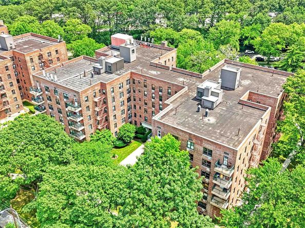 224-24 Union Turnpike 2B, Bayside NY 11427