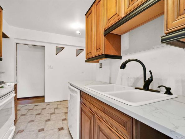 224-24 Union Turnpike 2B, Bayside NY 11427