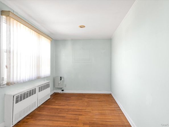 125-21 5 Ave, College Point NY 11356