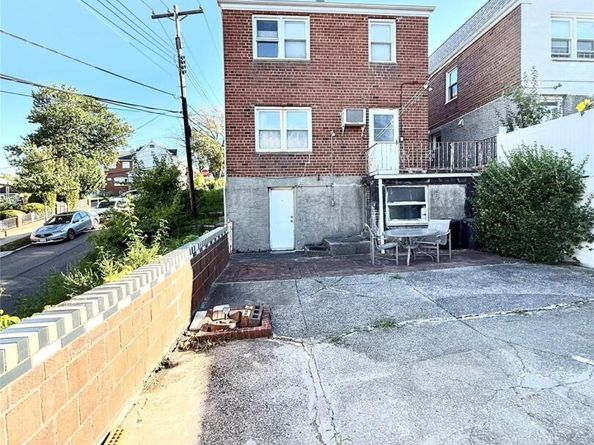 125-21 5 Ave, College Point NY 11356