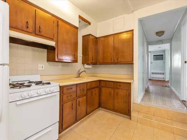 125-21 5 Ave, College Point NY 11356