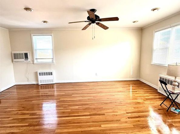125-21 5 Ave, College Point NY 11356