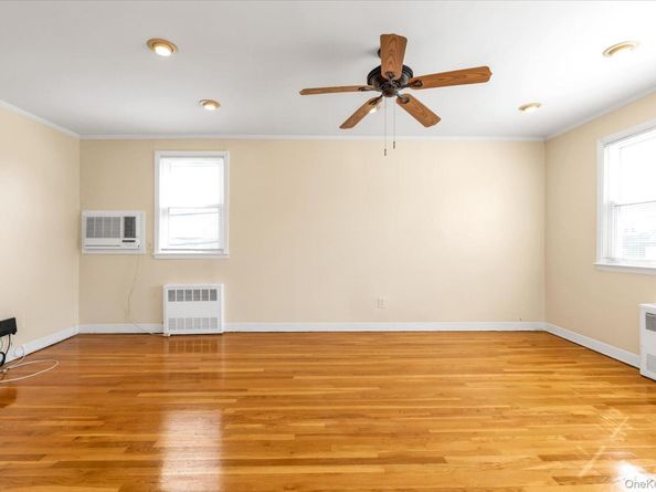 125-21 5 Ave, College Point NY 11356