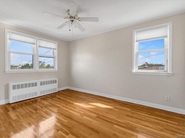 125-21 5 Ave, College Point NY 11356