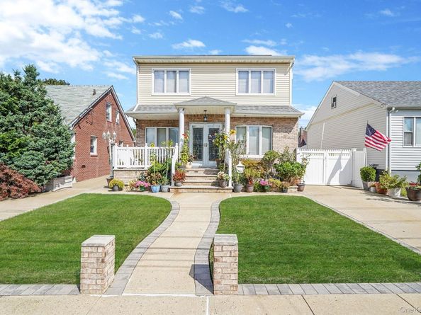 1022 Rosegold Street, Franklin Square NY 11010