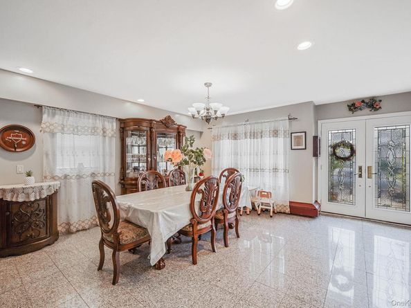 1022 Rosegold Street, Franklin Square NY 11010
