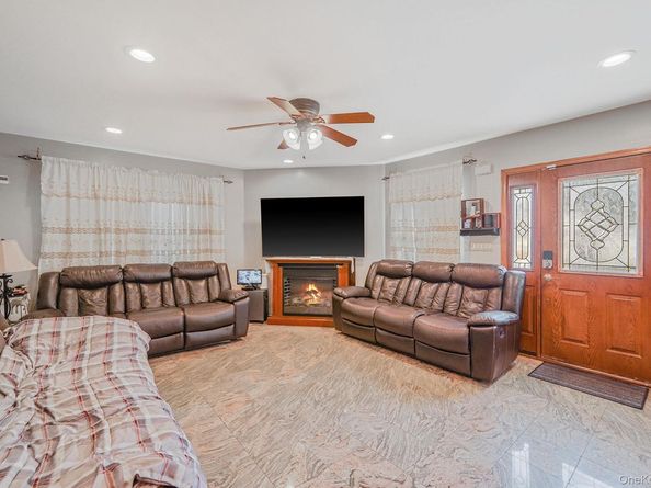1022 Rosegold Street, Franklin Square NY 11010