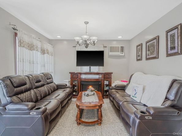 1022 Rosegold Street, Franklin Square NY 11010