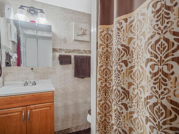 1022 Rosegold Street, Franklin Square NY 11010