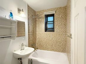 7355 210 Street 2P, Flushing NY 11364