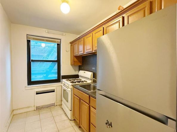 7355 210 Street 2P, Flushing NY 11364
