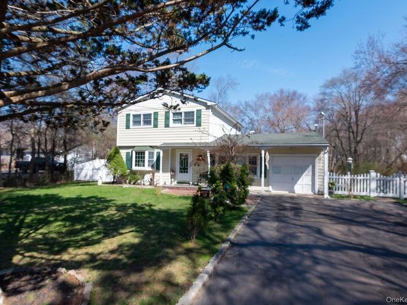 89 Sportsmen Street 4103, Central Islip NY 11722