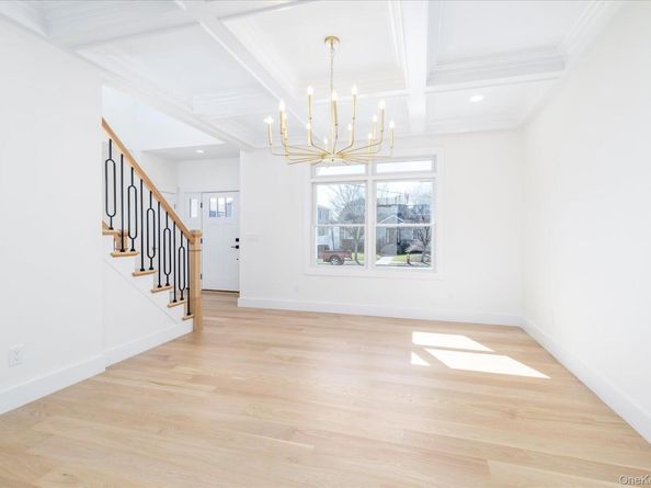 8 Van Cott Place, North Bellmore NY 11710