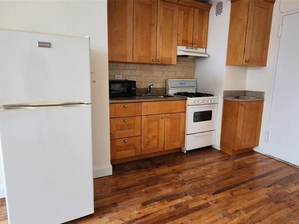 222-89 Braddock Ave 3D, Bellerose NY 11428