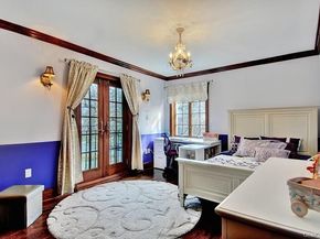 15 Hilltop Drive, Manhasset NY 11030