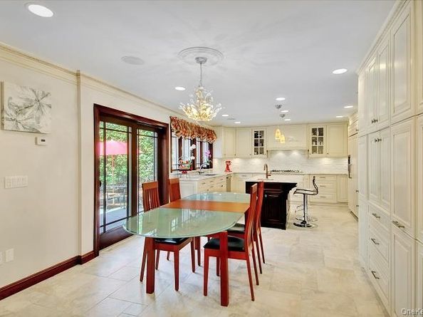 15 Hilltop Drive, Manhasset NY 11030