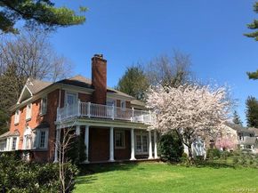 15 Hilltop Drive, Manhasset NY 11030