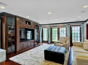 15 Hilltop Drive, Manhasset NY 11030