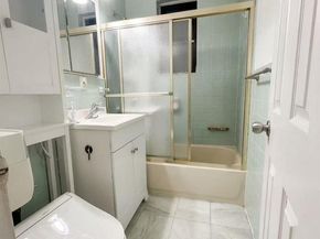 224-24 Union Turnpike 4R, Oakland Gardens NY 11427