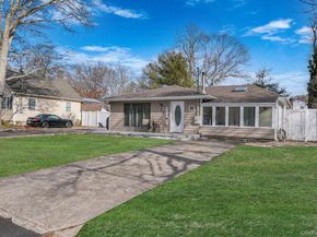 35 Strafford Street, Mastic NY 11950