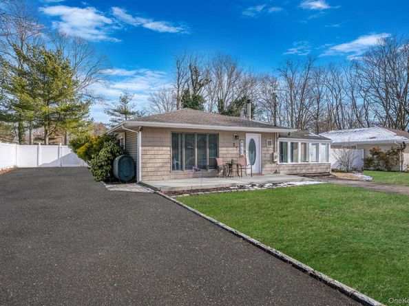 35 Strafford Street, Mastic NY 11950