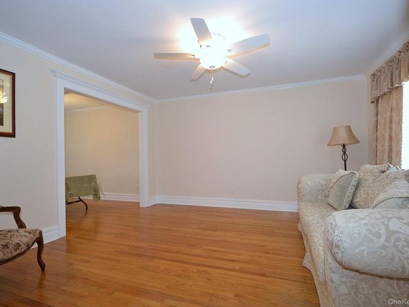 9 Agnes Court, Melville NY 11747