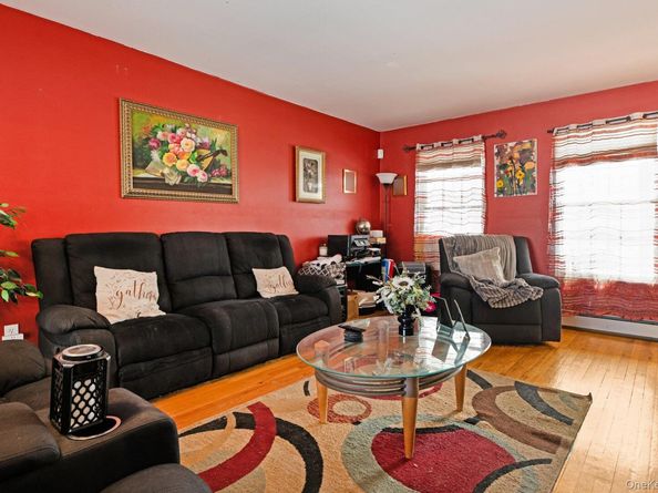 71 Washington Avenue, Wheatley Heights NY 11798