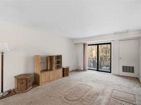 19 Newbrook 19, Bay Shore NY 11706