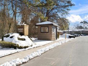 19 Newbrook 19, Bay Shore NY 11706