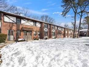 19 Newbrook 19, Bay Shore NY 11706