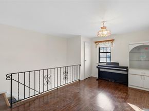 19 Newbrook 19, Bay Shore NY 11706