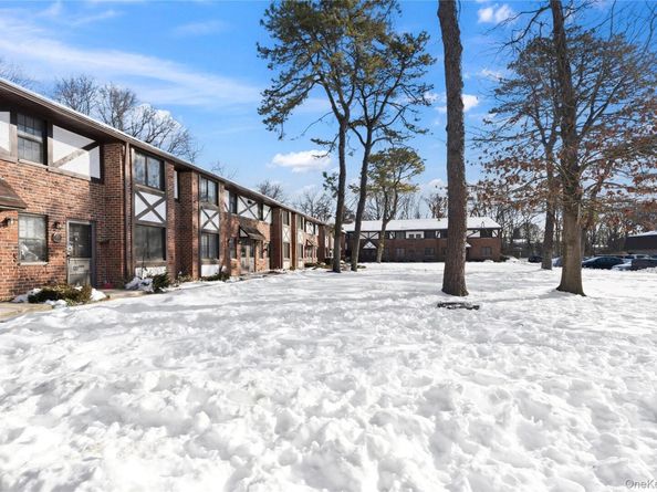 19 Newbrook 19, Bay Shore NY 11706