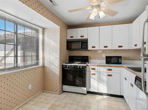 19 Newbrook 19, Bay Shore NY 11706