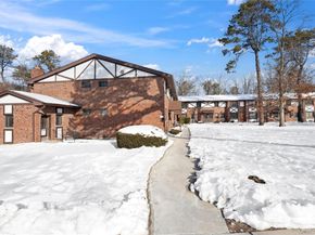 19 Newbrook 19, Bay Shore NY 11706