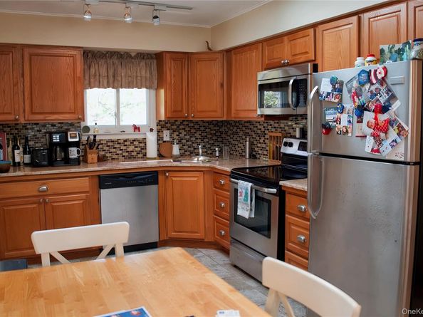 215 Lakeside Trail, Ridge NY 11961