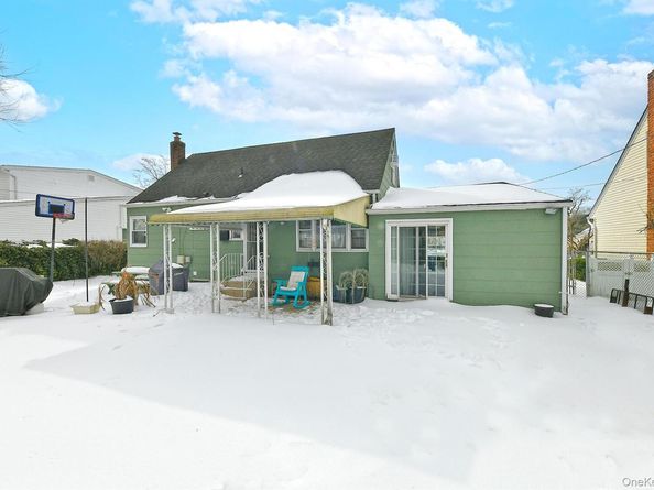 325 Cayuga Avenue, East Meadow NY 11554