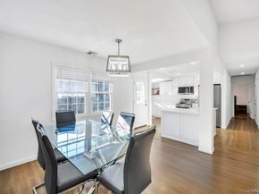 22 Bruce Lane, Farmingdale NY 11735