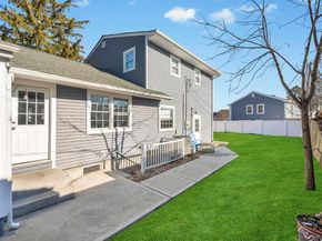 22 Bruce Lane, Farmingdale NY 11735