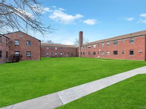 196-72 69th Ave 1 FL, Fresh Meadows NY 11365