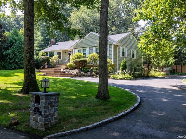 2 Meadowlark Lane, Huntington NY 11743