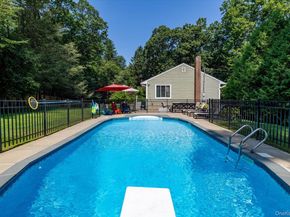 2 Meadowlark Lane, Huntington NY 11743