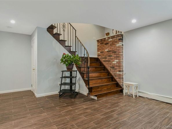 27 Upper Sheep Pasture Road, East Setauket NY 11733