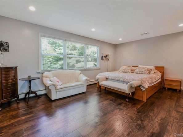 27 Upper Sheep Pasture Road, East Setauket NY 11733
