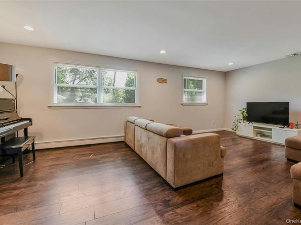 27 Upper Sheep Pasture Road, East Setauket NY 11733