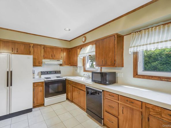 123 Parkside Avenue, Miller Place NY 11764