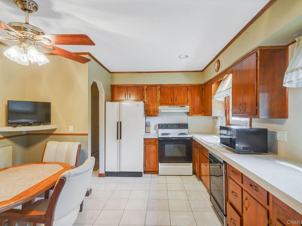 123 Parkside Avenue, Miller Place NY 11764