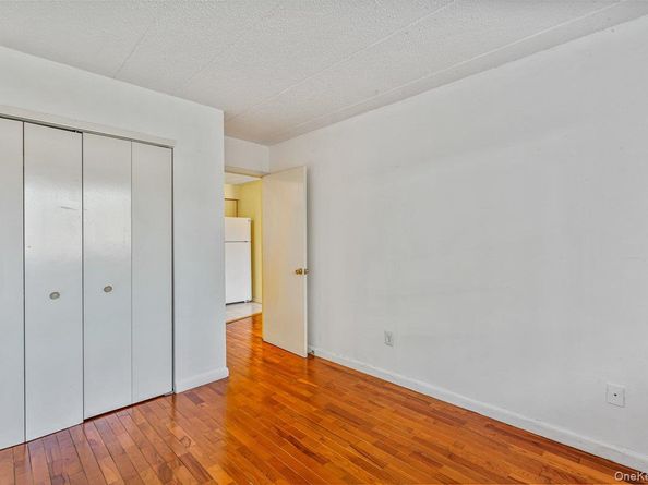 147-45 Barclay Ave 2, Flushing NY 11355